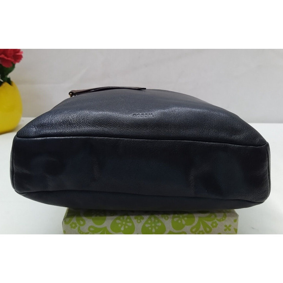 Fossil Black Pebbled Leather Zipper Pockets Crossbody Bag - Picture 6 of 16